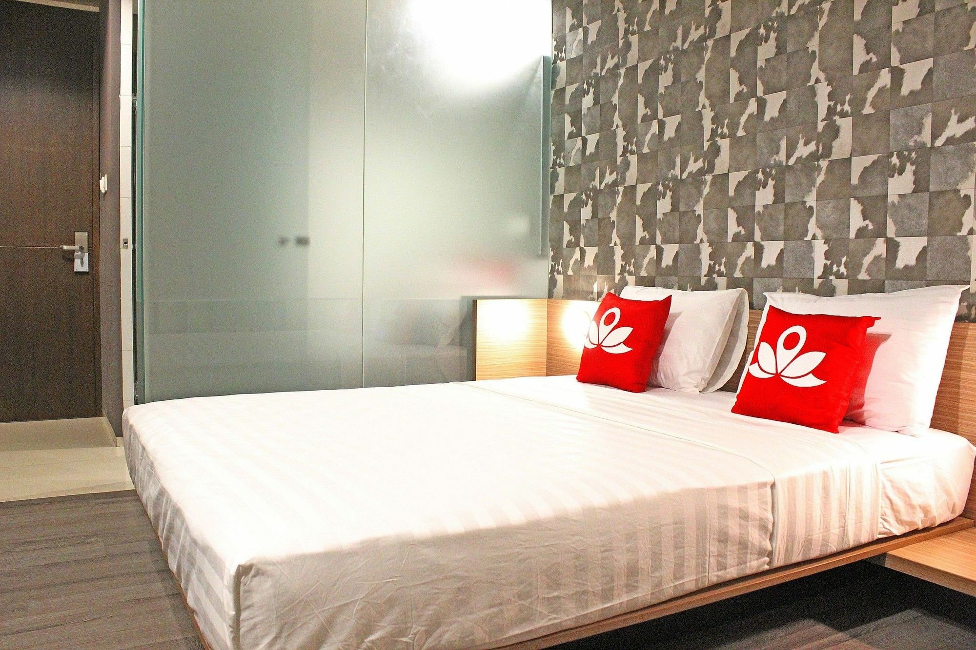 Zen Premium Sampoerna Strategic Square Wisma tamu