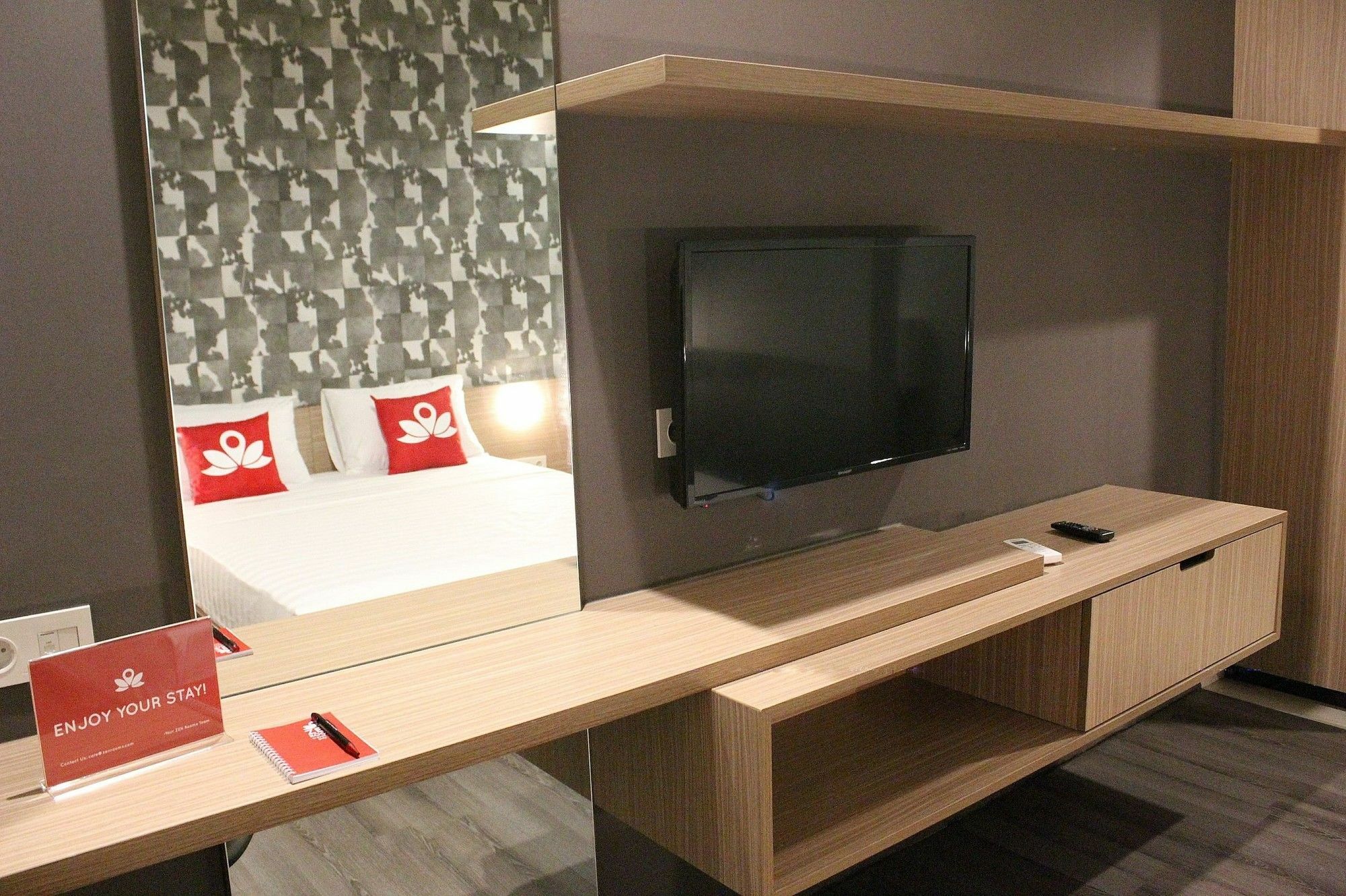 Zen Premium Sampoerna Strategic Square 2* Jakarta